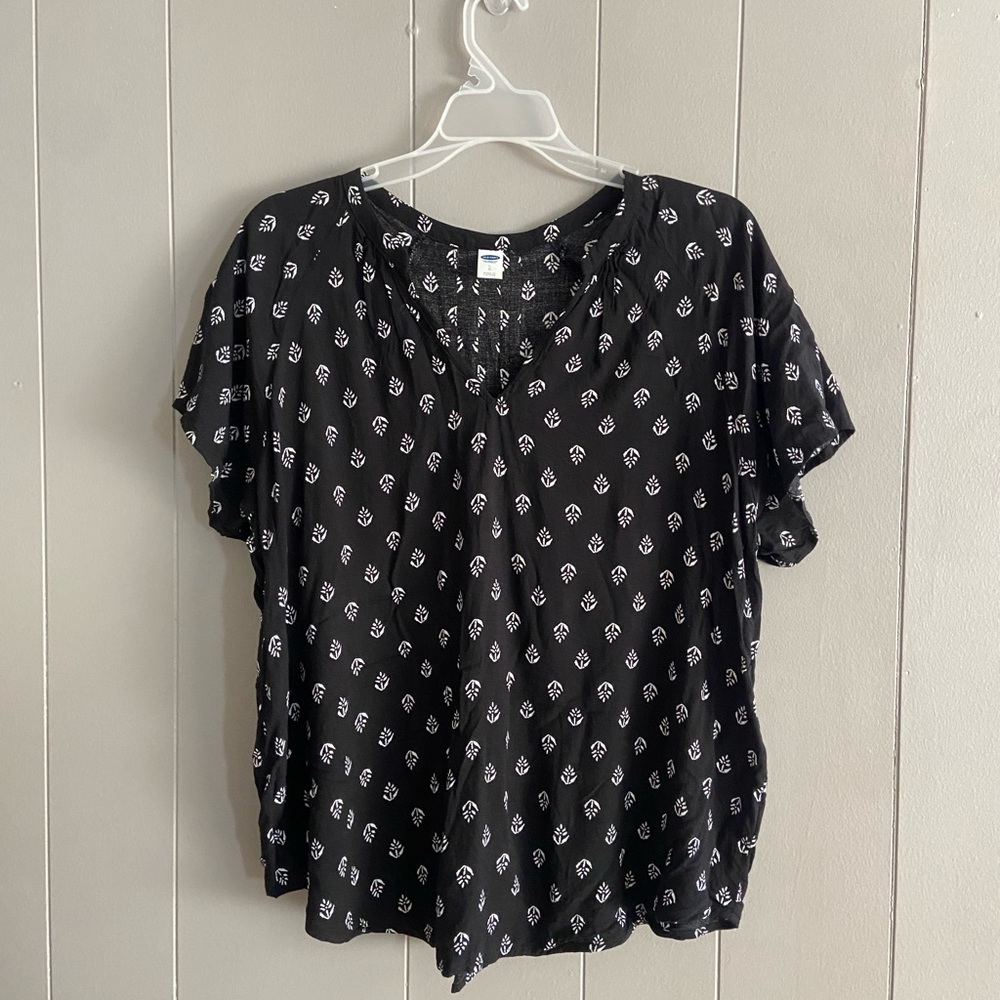 Old Navy | Women’s V-neck Tee